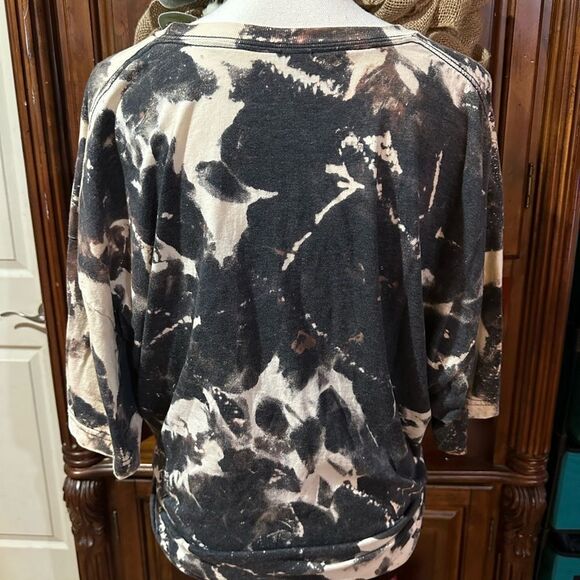 🟧 3 for $25 Stylish Black and Cream Women's Top - Bleached - Picture 2 of 5